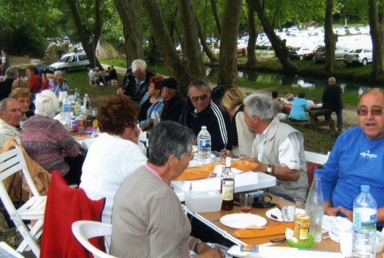 UZES_2008-Birtouta_à_table.jpg