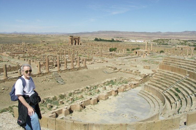 Gilles_JULIEN_à_TIMGAD.JPG