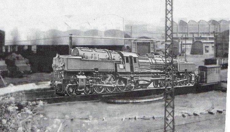 Locomotive_Garratt_sur_pont_tournant.jpg