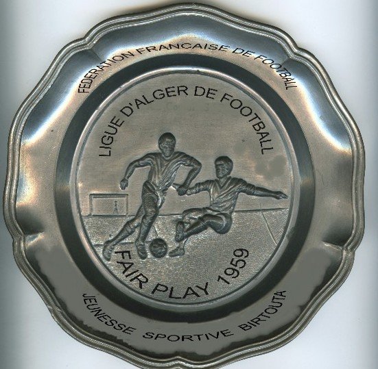 JSB-FAIRPLAY-59-Lucien_Bourgue_avait_conÃ§u_cette_assiette.jpg