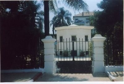 normal_BIRTOUTA-KIOSQUE-SQUARE-2005_.jpg