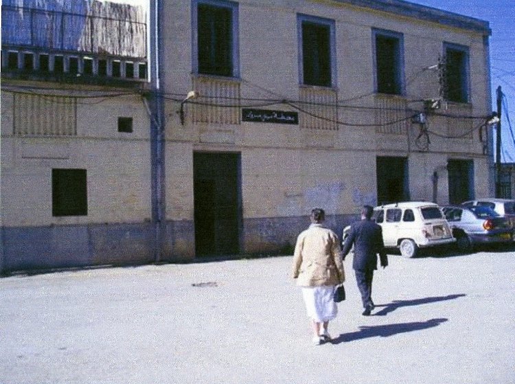 Sidi-Mabrouk-devant_la_gare.jpg